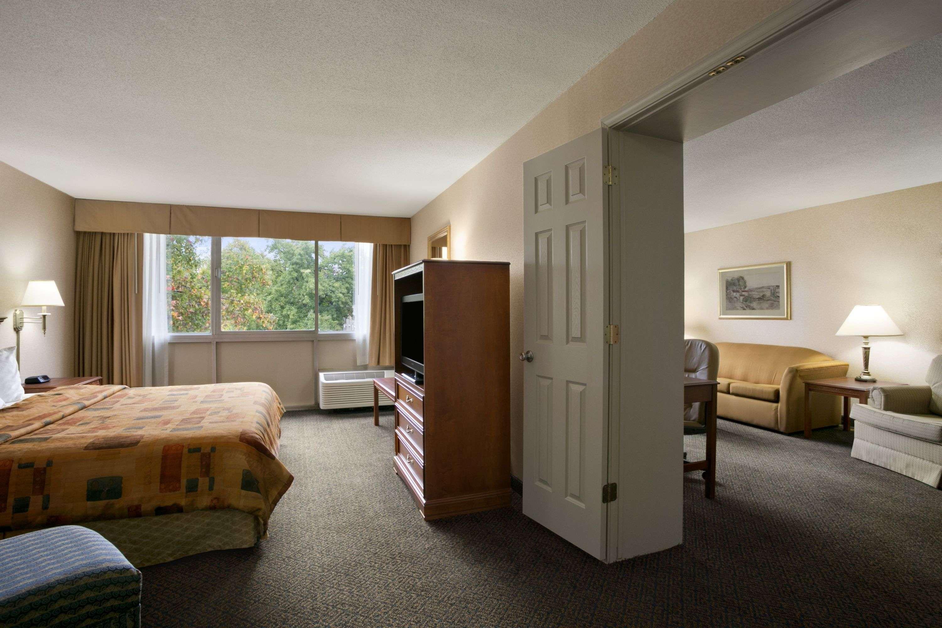 Days Inn By Wyndham Sidney Oh Exterior photo